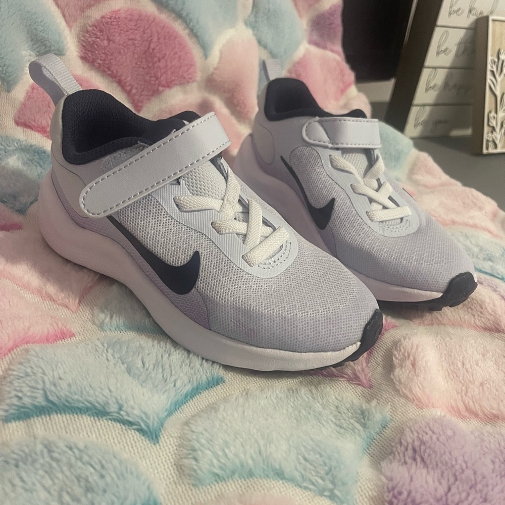 Blue purple nike sneakers toddler girls size 9 brand new with out tags